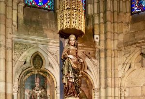 Photo of statue of pregnant Mother Mary.