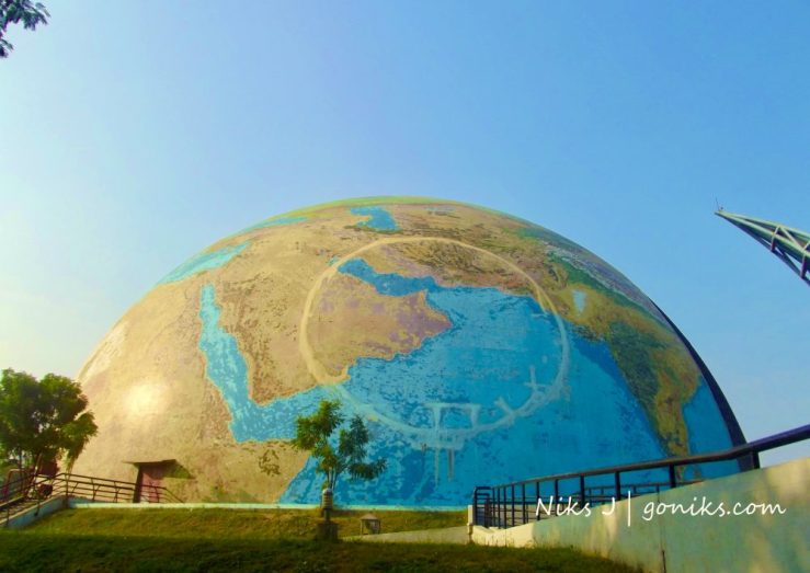 Earth City Park, Science City at Ahmedabad. Photo by Niks. 