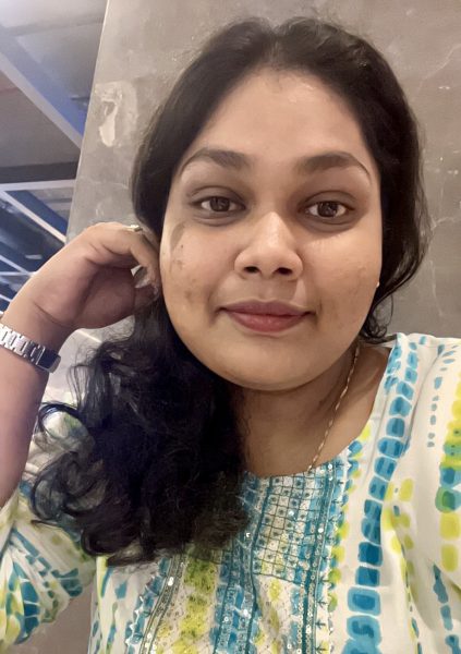 Selfie of blogger/writer Ruth Mestry.