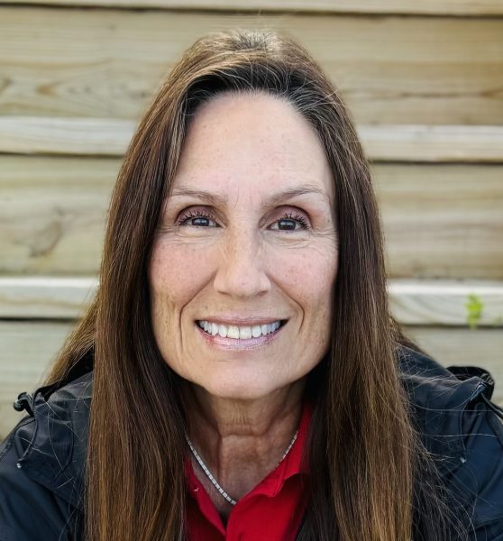 Photo of award-winning artist and poet, Jeannie E. Roberts.